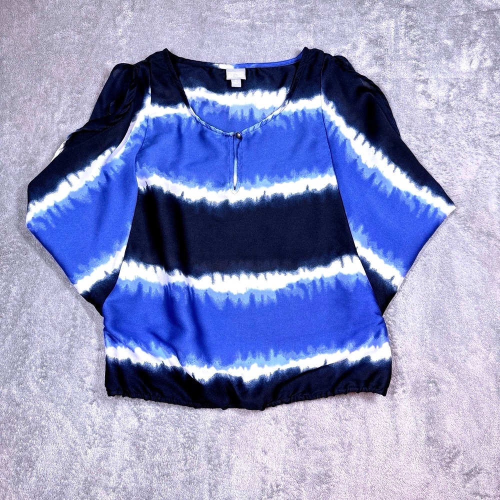 Pre-owned in good condition with normal wear. No stains, holes, or other flaws.